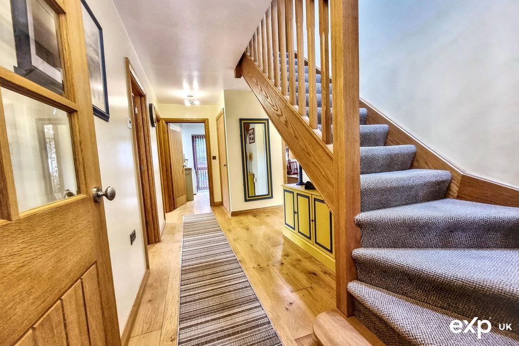 Property photo 3 of 39