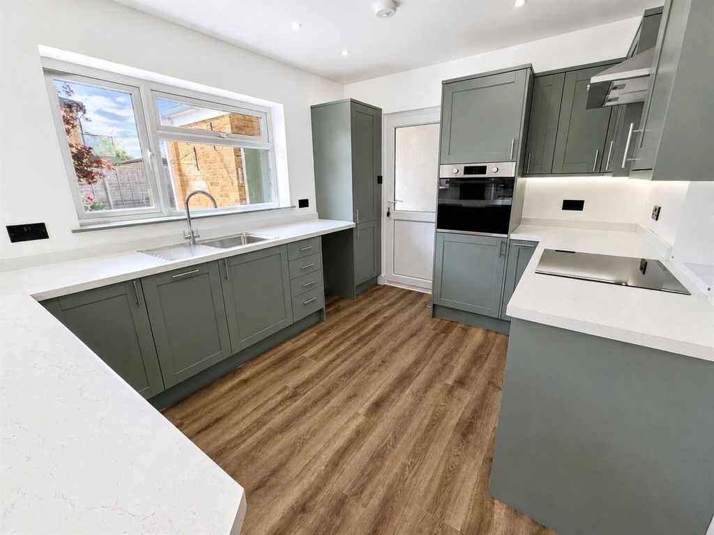 Property photo 2 of 18 Kitchen