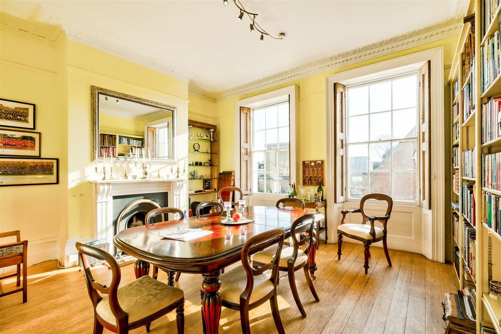 Property photo 3 of 49