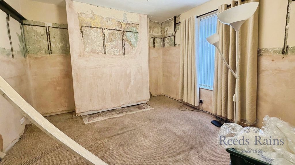 Property photo 3 of 12 Dining Room