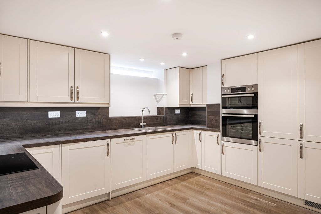 Property photo 2 of 19 Kitchen