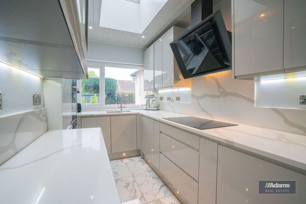 Property photo 3 of 34