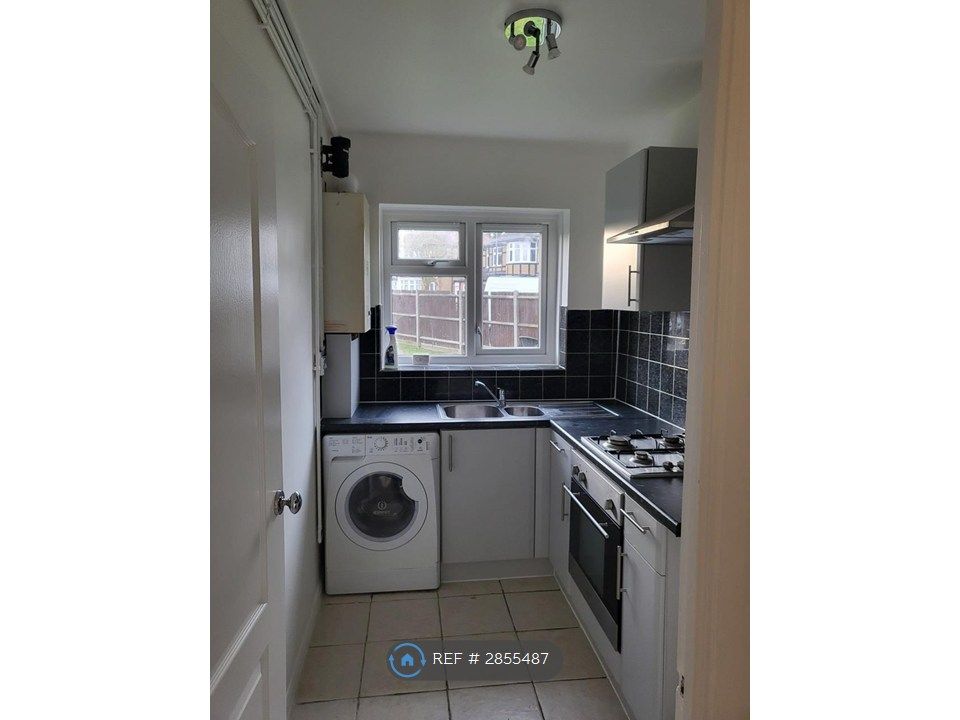 Property photo 3 of 6 Kitchen