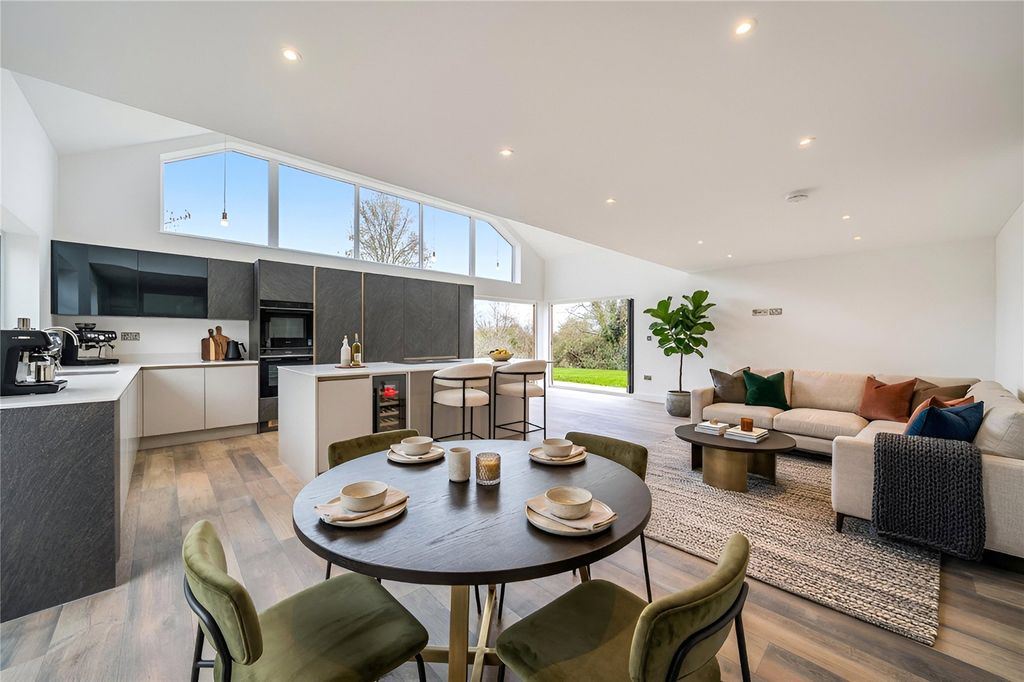 Property photo 3 of 14 Kitchen/Diner