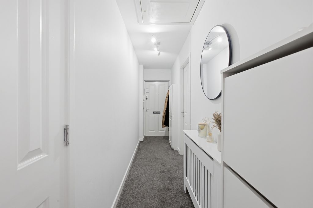Property photo 3 of 18 Gallery