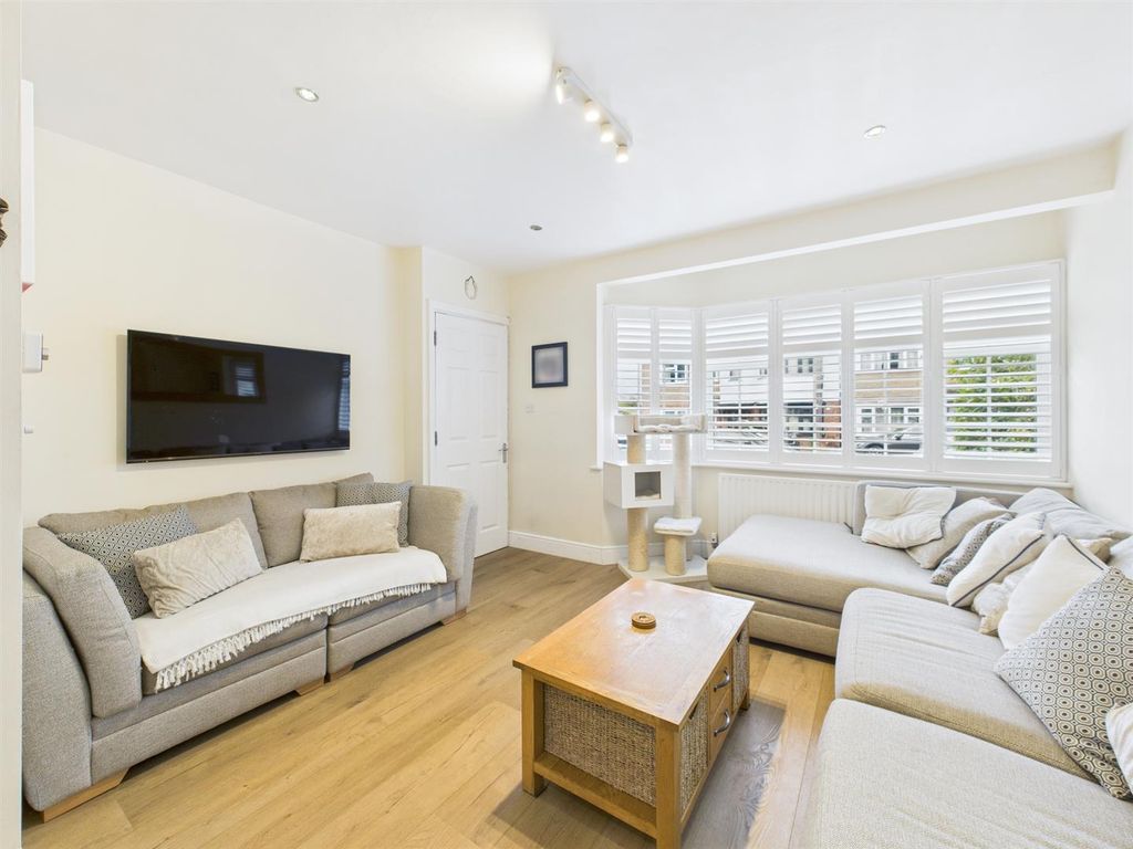 Property photo 3 of 14 Cam05080G0-Pr0208-Still016.Jpg