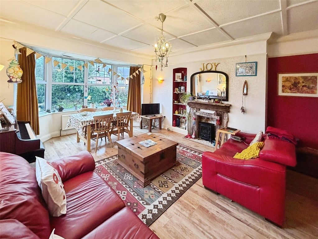 Property photo 2 of 14 Lounge