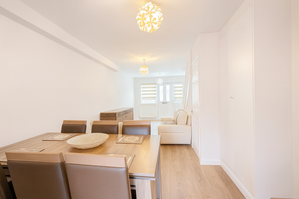 Property photo 3 of 11 Dining