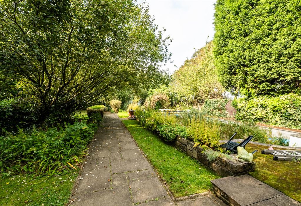 Property photo 2 of 32