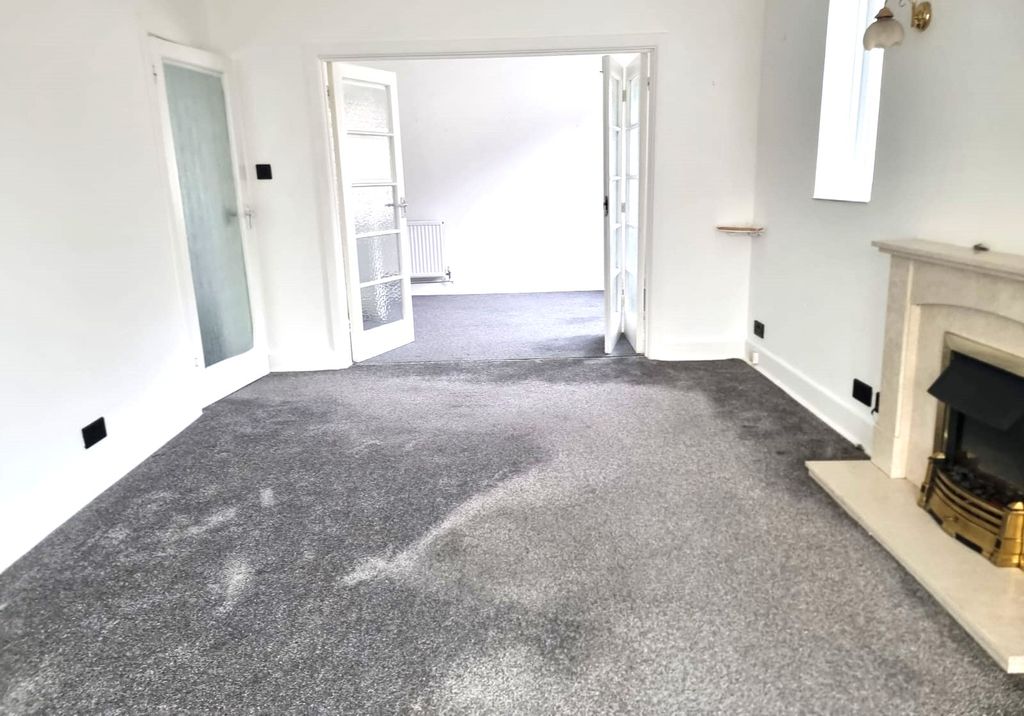 Property photo 1 of 12 Living Room