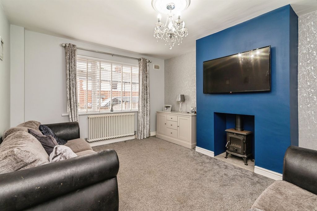 Property photo 2 of 17