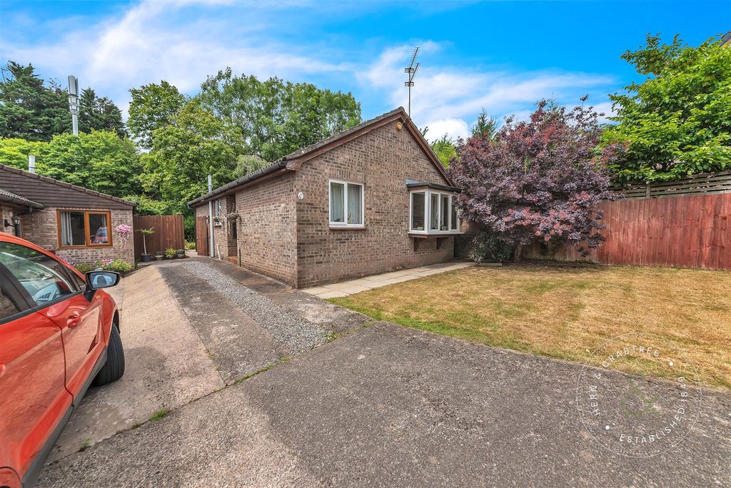 Property photo 1 of 25 Alderwood-Close-23.Jpg