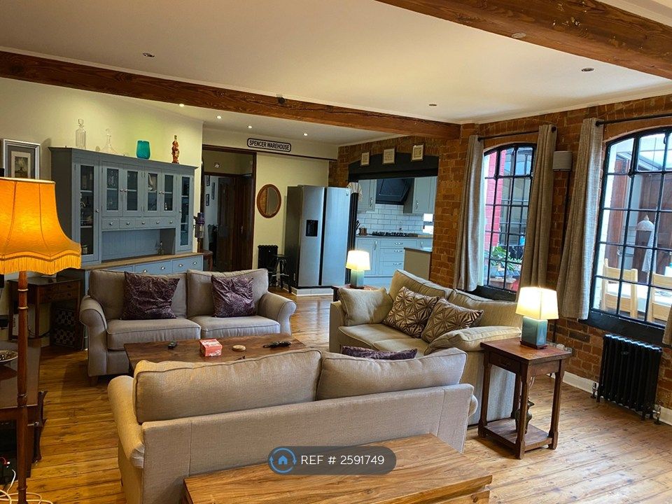 Property photo 2 of 11 Lounge