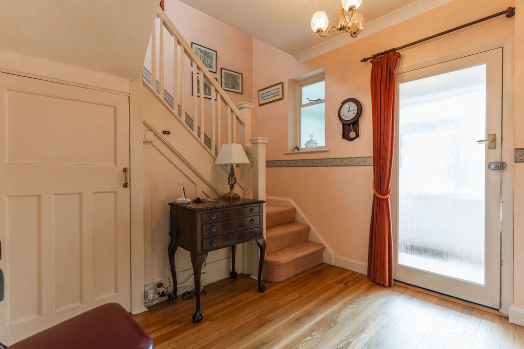 Property photo 2 of 20