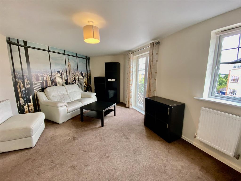 Property photo 3 of 11 Lounge
