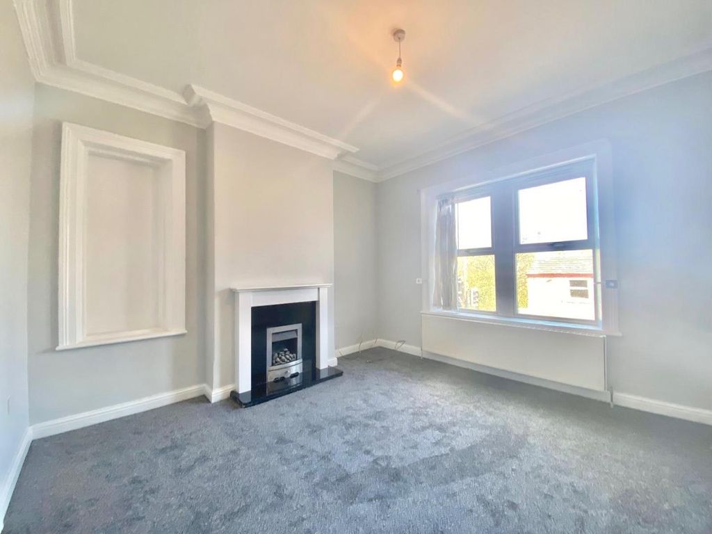 Property photo 2 of 14 Lounge