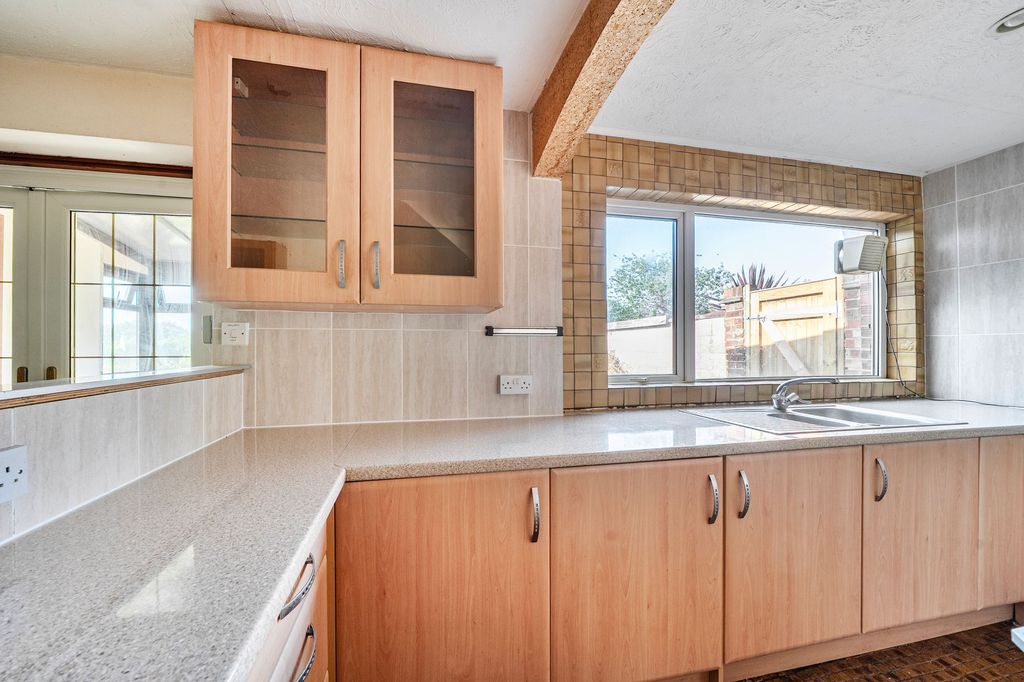 Property photo 2 of 19 Kitchen