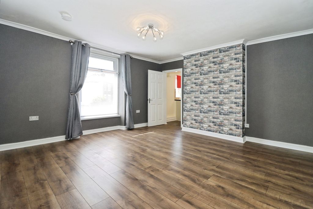 Property photo 2 of 11 Pbox-Img.Jpg
