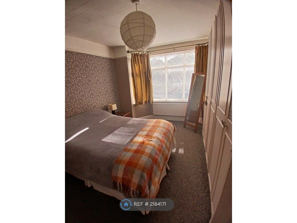 Property photo 1 of 12 South Facing Double Room With Fitted Wadrobes