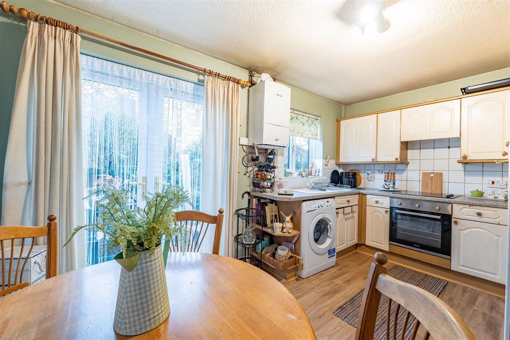 Property photo 3 of 15 Kitchen/Dining Room