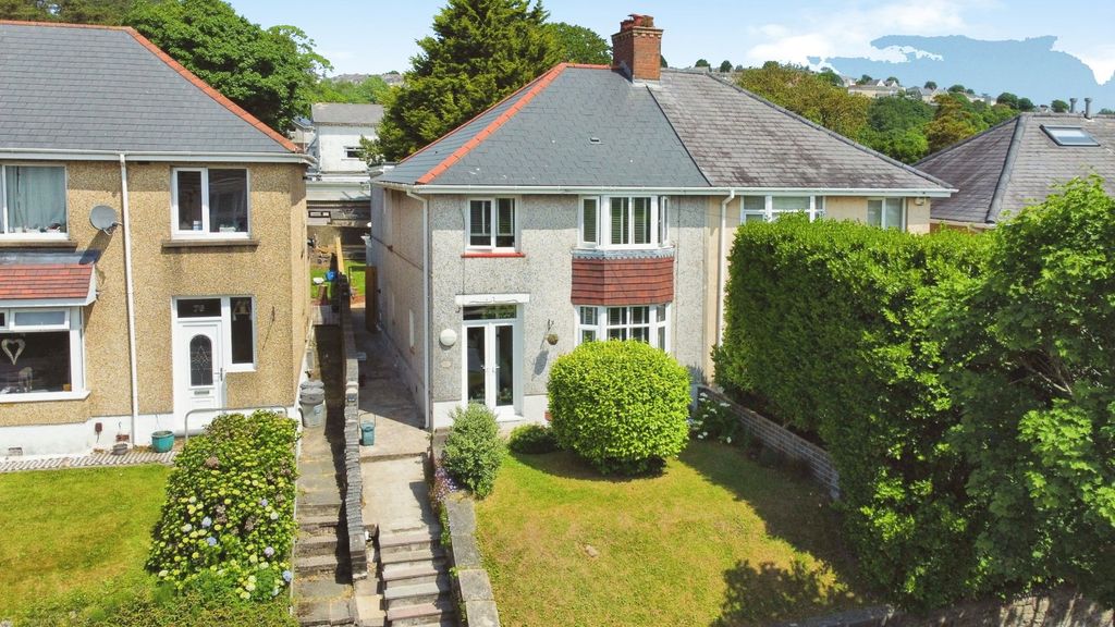 Property photo 3 of 32