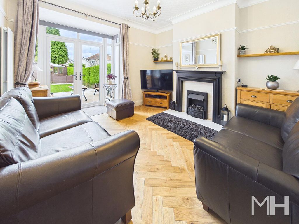 Property photo 3 of 17 Living Room