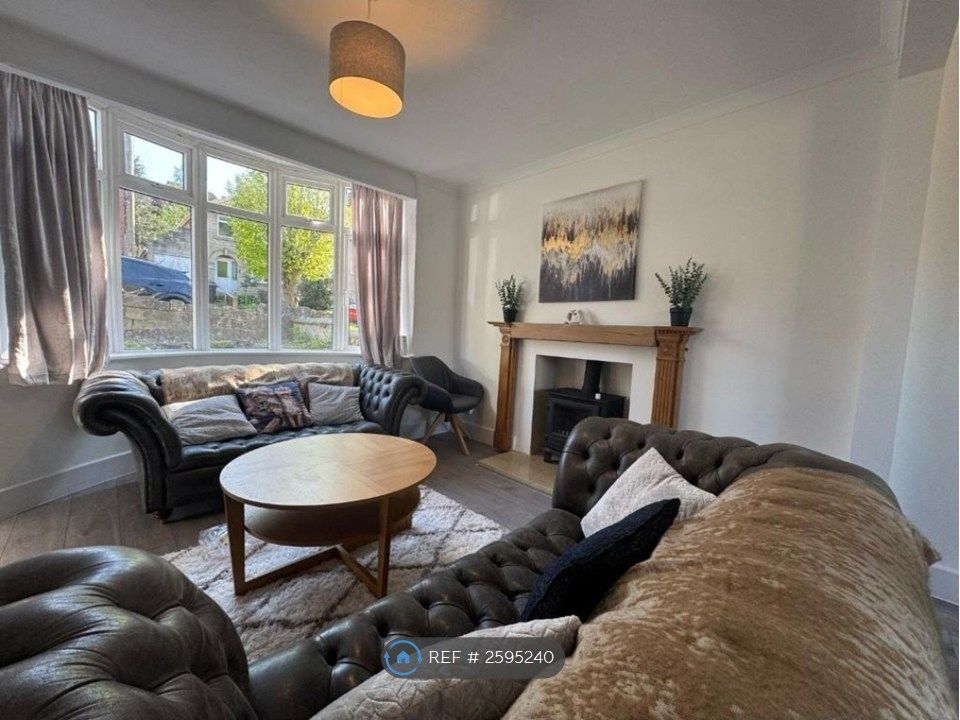 Property photo 2 of 15 4 Bedroom Detached House