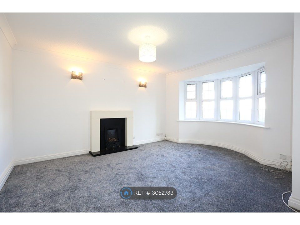 Property photo 2 of 13 Lounge