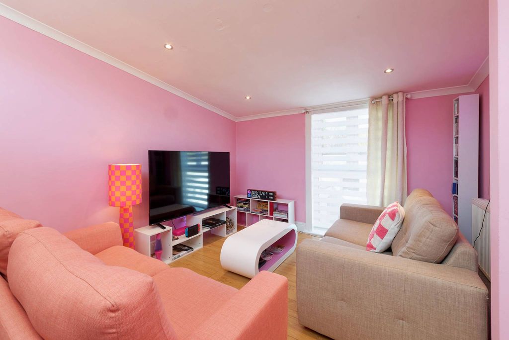 Property photo 3 of 18