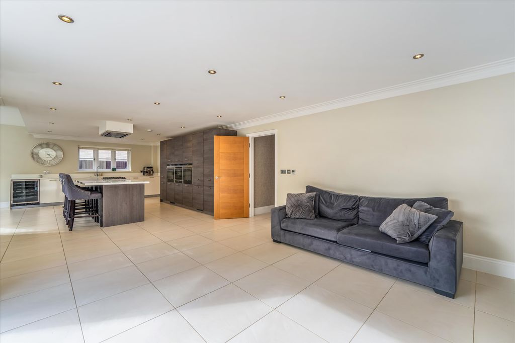 Property photo 2 of 36 Image