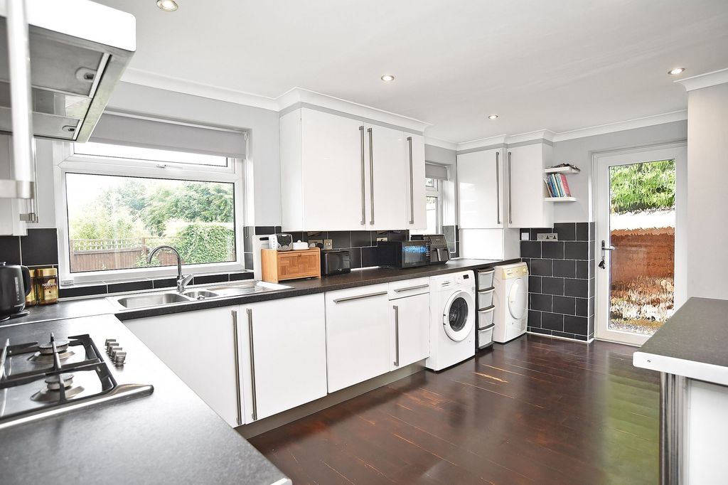 Property photo 2 of 24