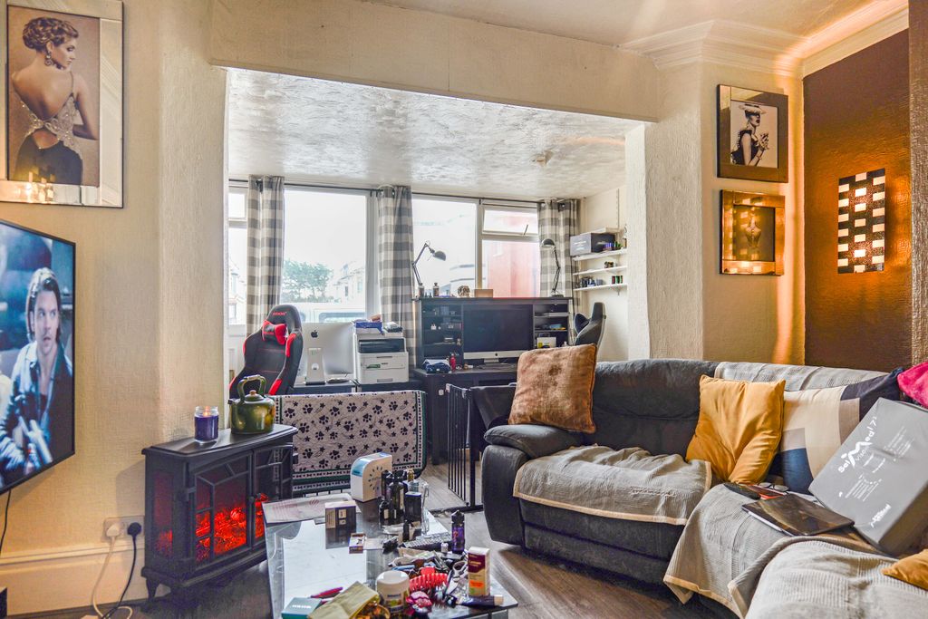 Property photo 2 of 18