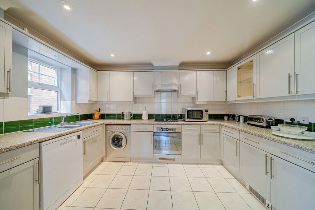 Property photo 3 of 15 1510655-16-6A8713...