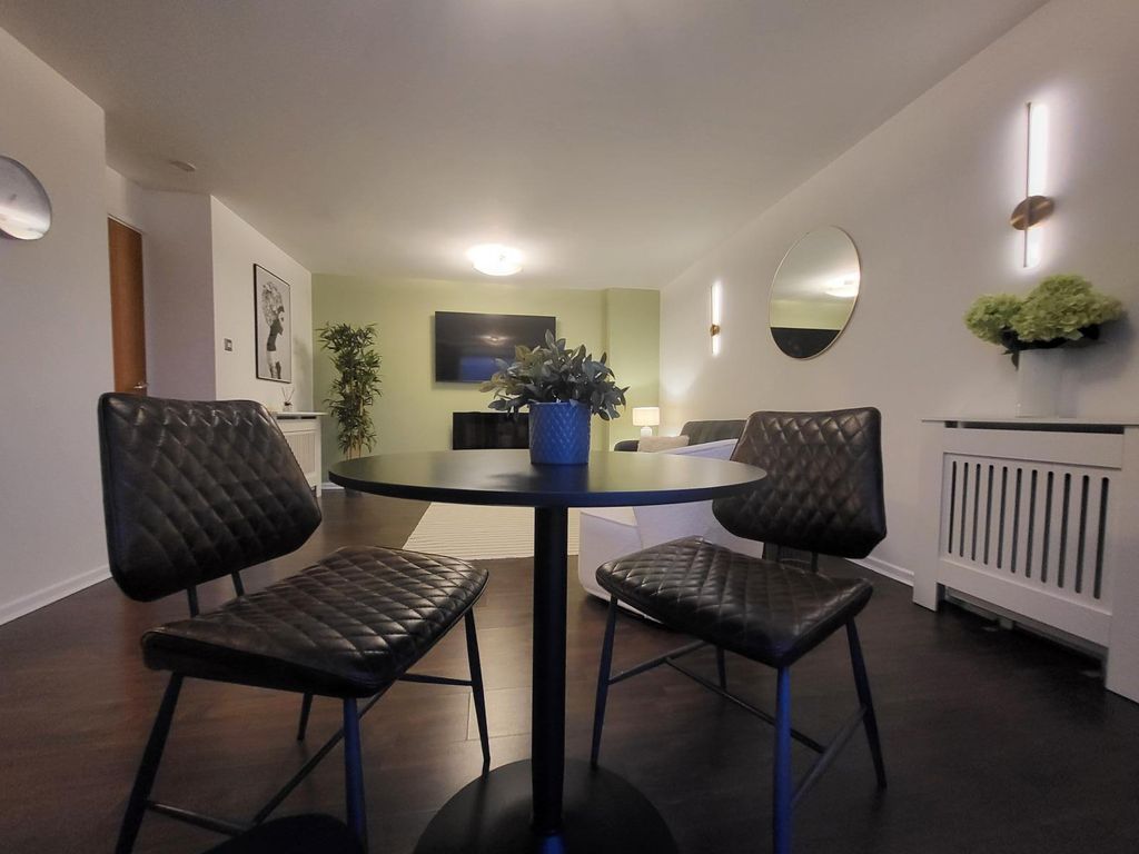 Property photo 1 of 19 3 Bedroom Apartment For Sale Stretford Road, Hulme M15