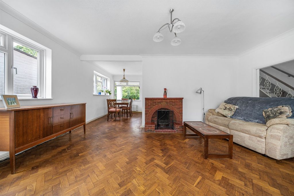 Property photo 3 of 18 Living Room