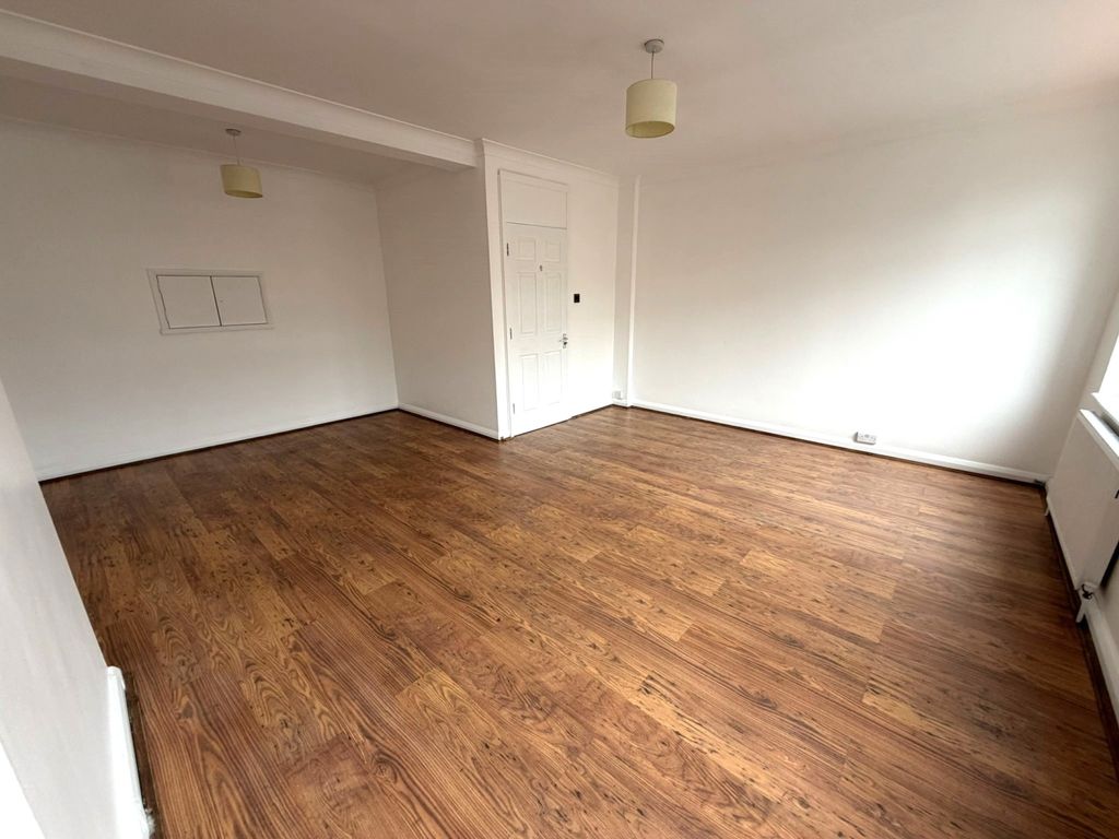 Property photo 1 of 12 Lounge