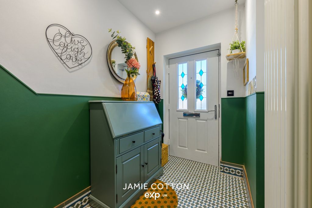 Property photo 3 of 31