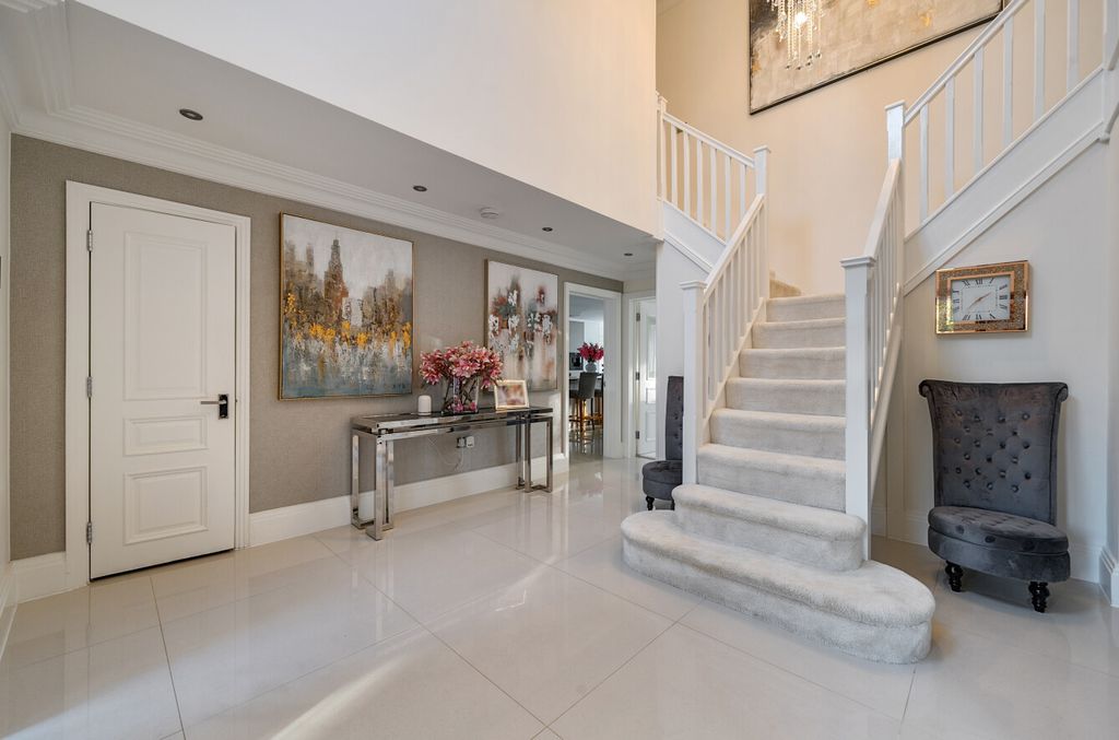 Property photo 2 of 37 1420137-53-69A72E...