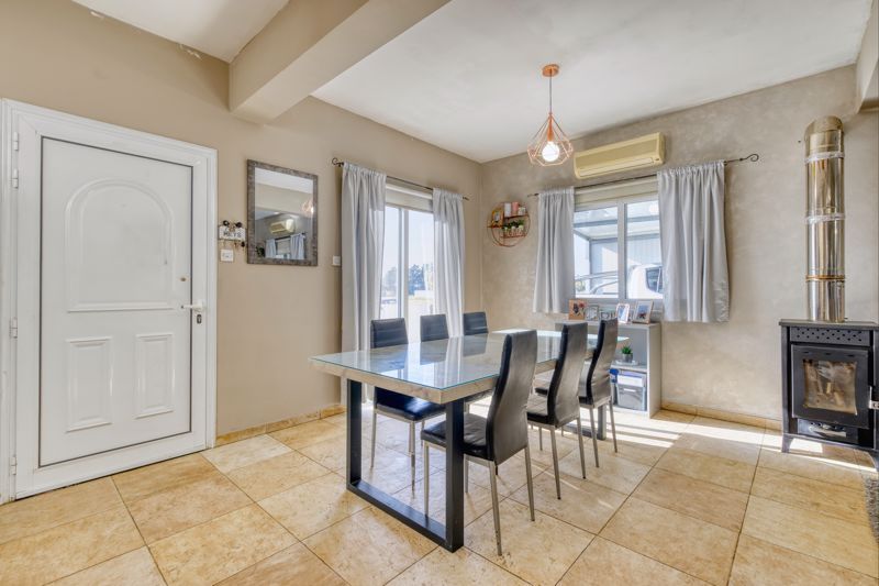 Property photo 3 of 21 Entrance And Dining
