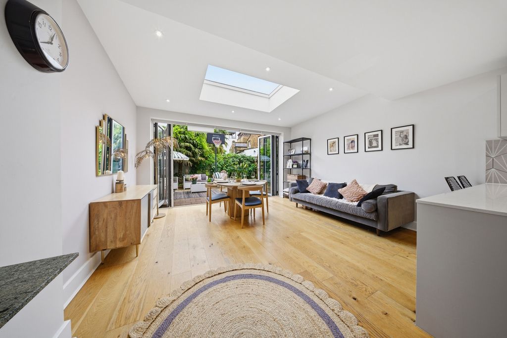 Property photo 2 of 17
