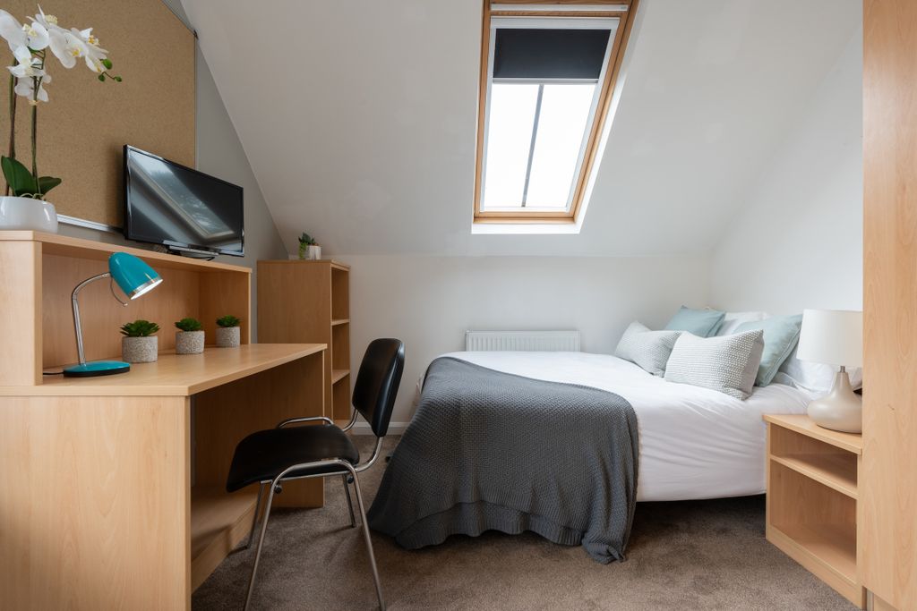 Property photo 3 of 13 Hope Court Flat 12 Bedroom 2