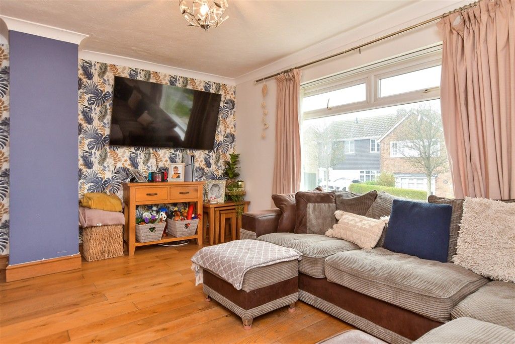 Property photo 1 of 12 Lounge