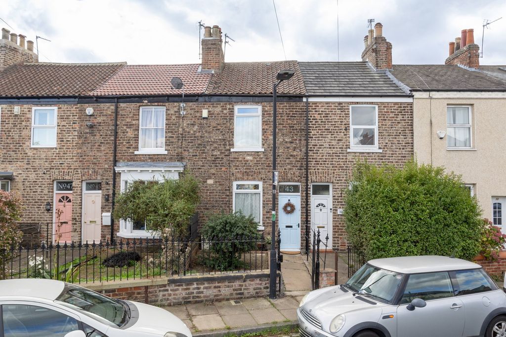 Property photo 1 of 17