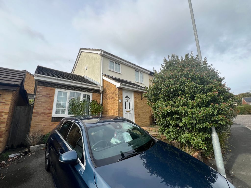 Property photo 2 of 8 Front