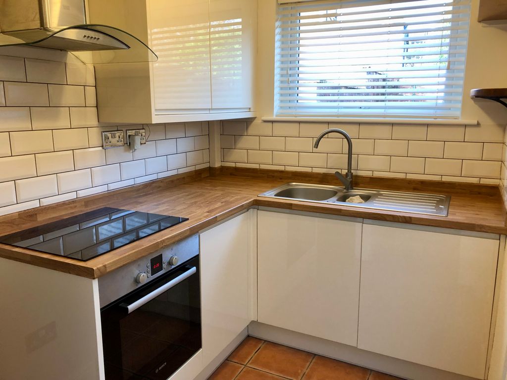 Property photo 3 of 9 Kitchen