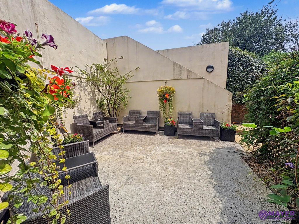 Property photo 3 of 12
