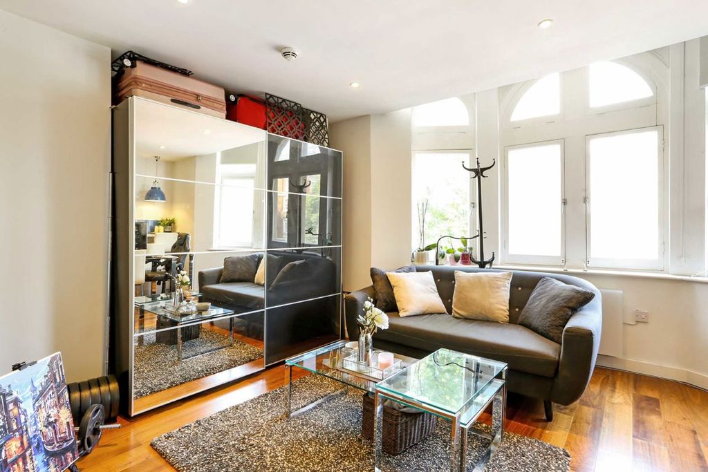 Property photo 3 of 6