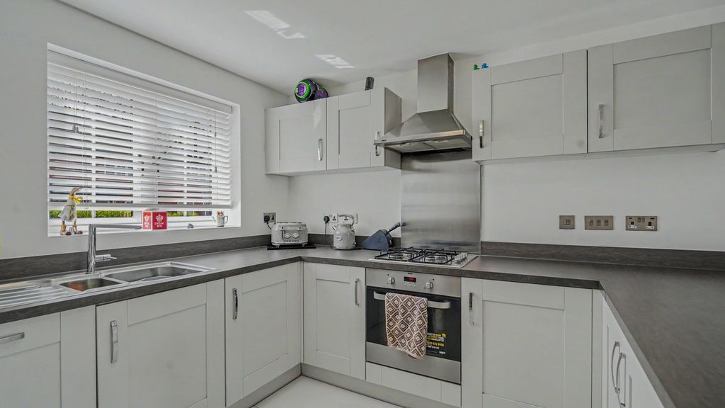 Property photo 3 of 31