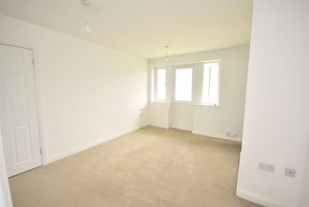 Property photo 1 of 8 Picture No. 12