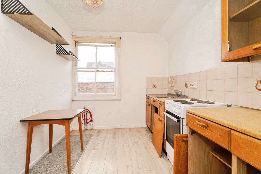 Property photo 2 of 28